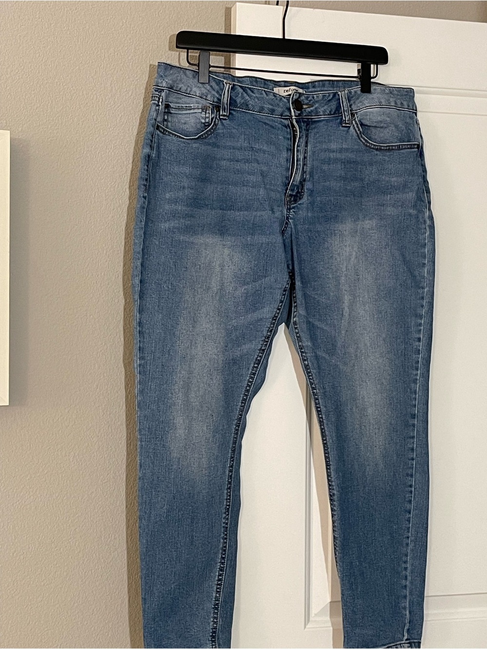 refuge Slim Skinny Jeans in Medium Blue Wash